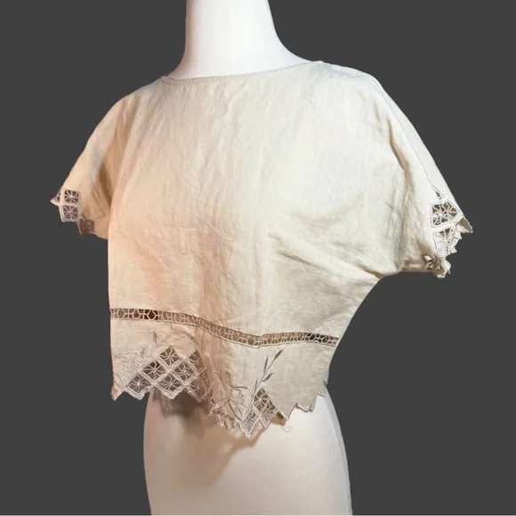 Vintage 1980’s Maurada Cream Dainty Crochet Flutter Sleeve Crop Top ✨Like New✨ - Picture 4 of 13